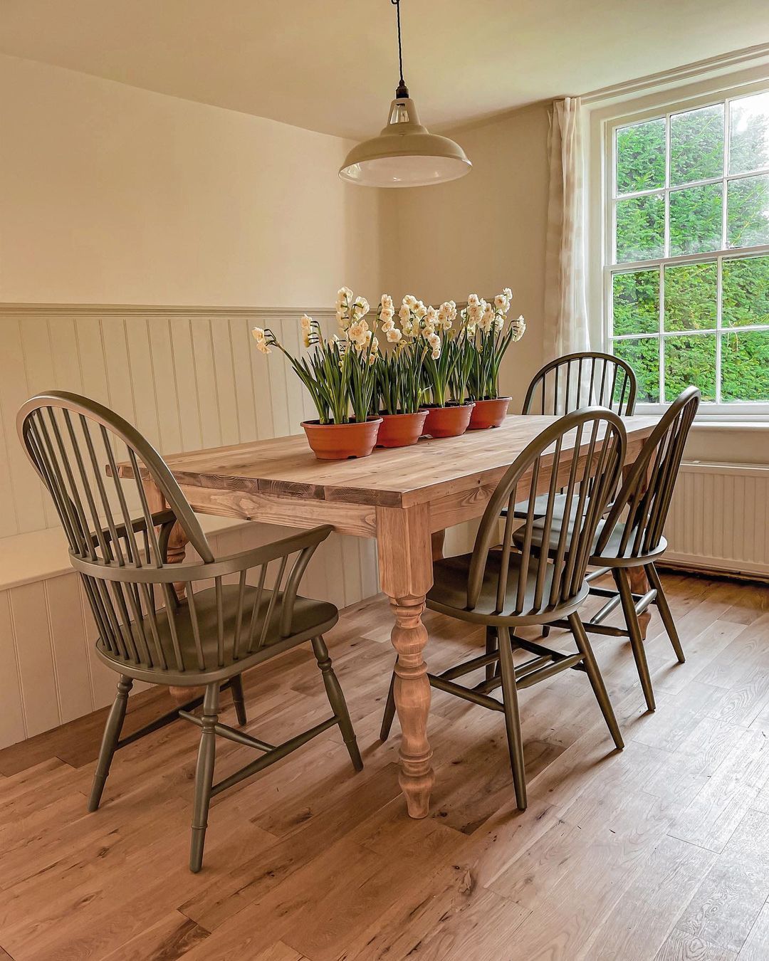 How to Achieve the Farmhouse English Country Kitchen Style
