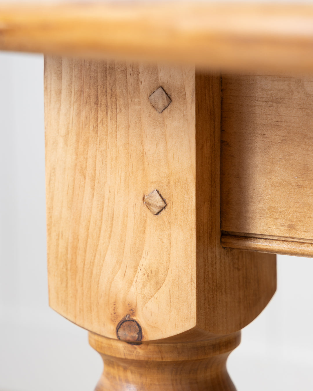 The Parson's Table - Round